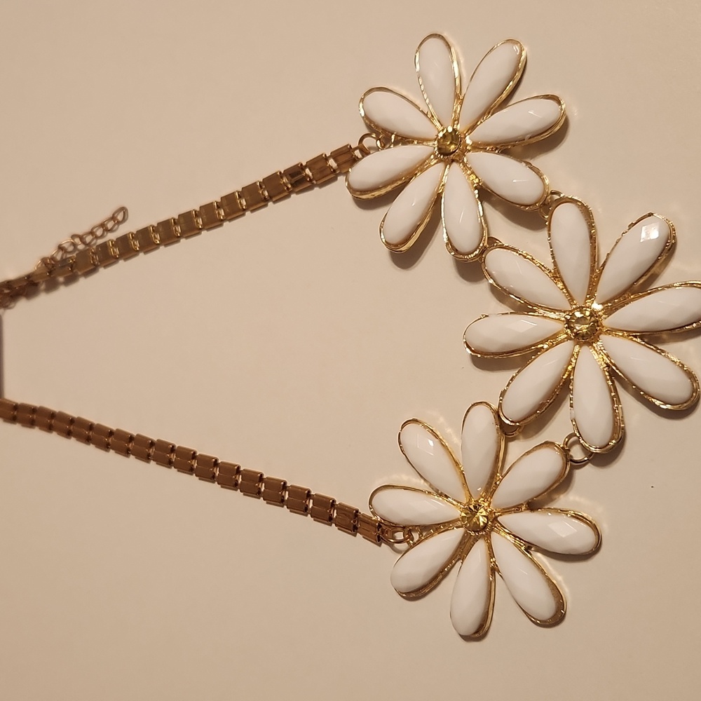 White Floral Bib/Statement Necklace